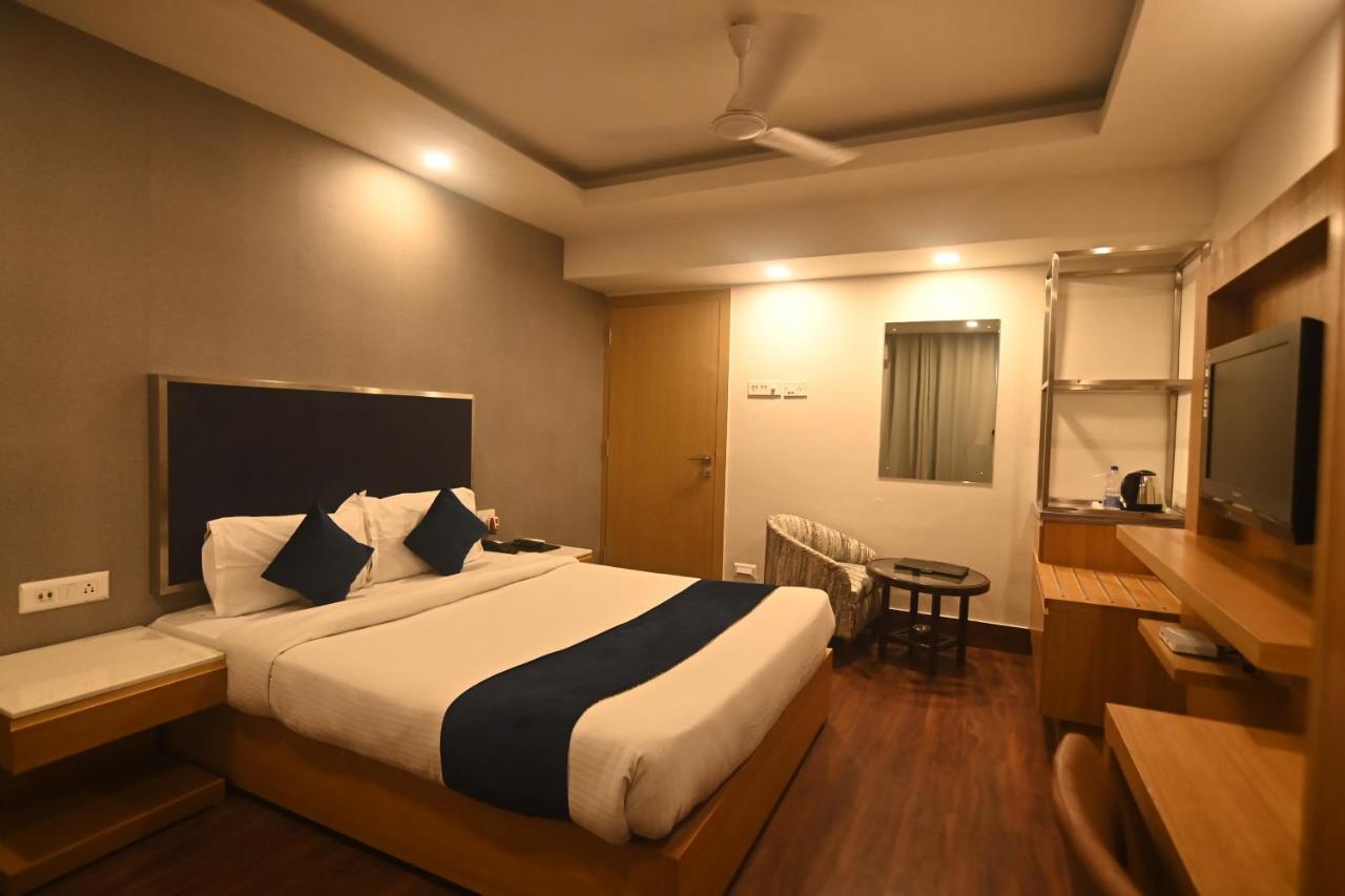 גווהטי Hotel Prag Continental מראה חיצוני תמונה