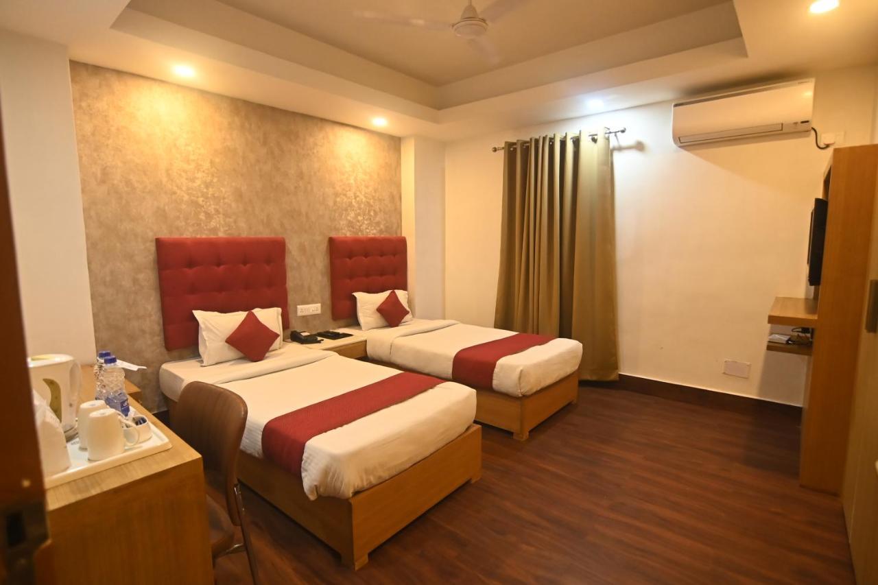 גווהטי Hotel Prag Continental מראה חיצוני תמונה
