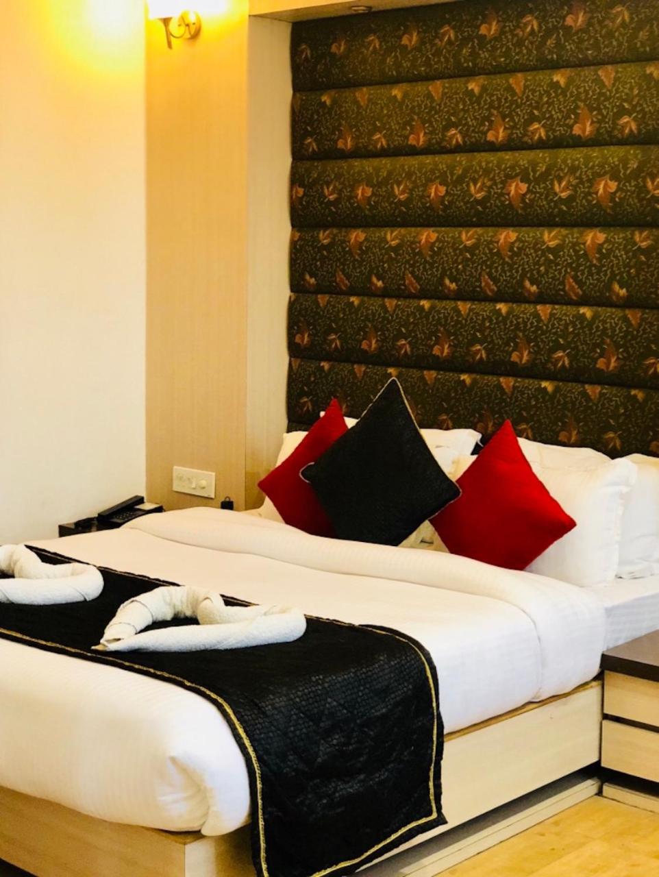 גווהטי Hotel Prag Continental מראה חיצוני תמונה