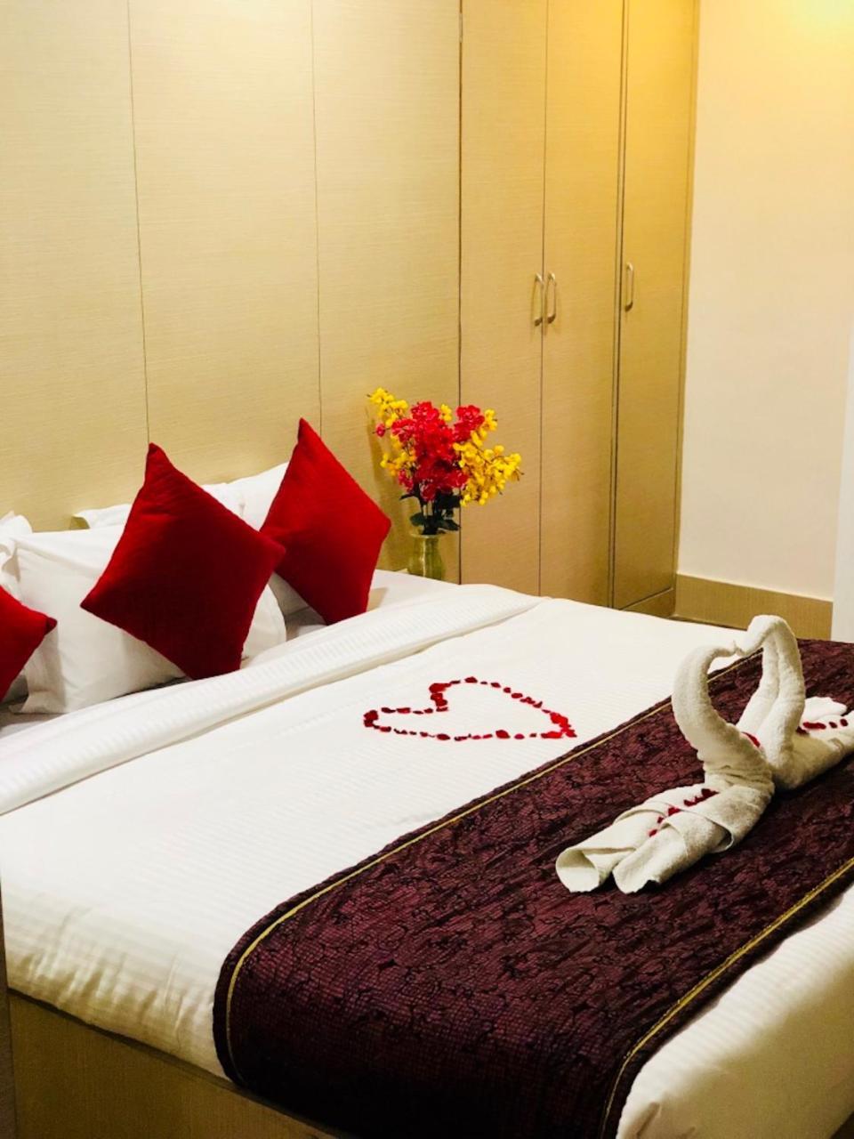 גווהטי Hotel Prag Continental מראה חיצוני תמונה
